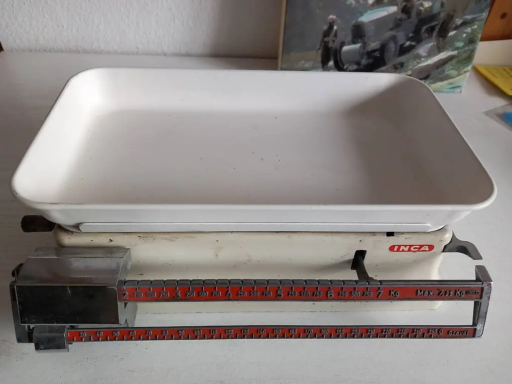 Küchenwaage INCA mit Babyschale