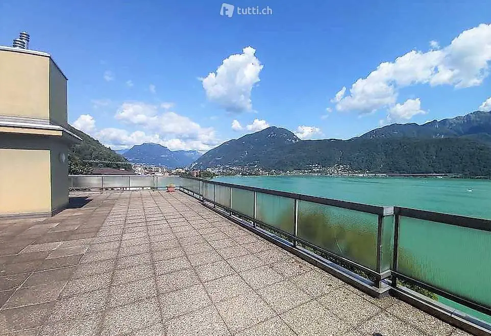  luminoso e terrazza con vista lago / Panorama-Dachterrasse