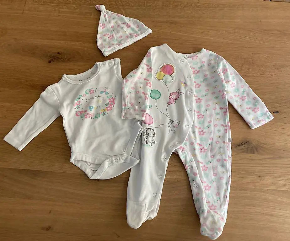 Strampler mit Body 62