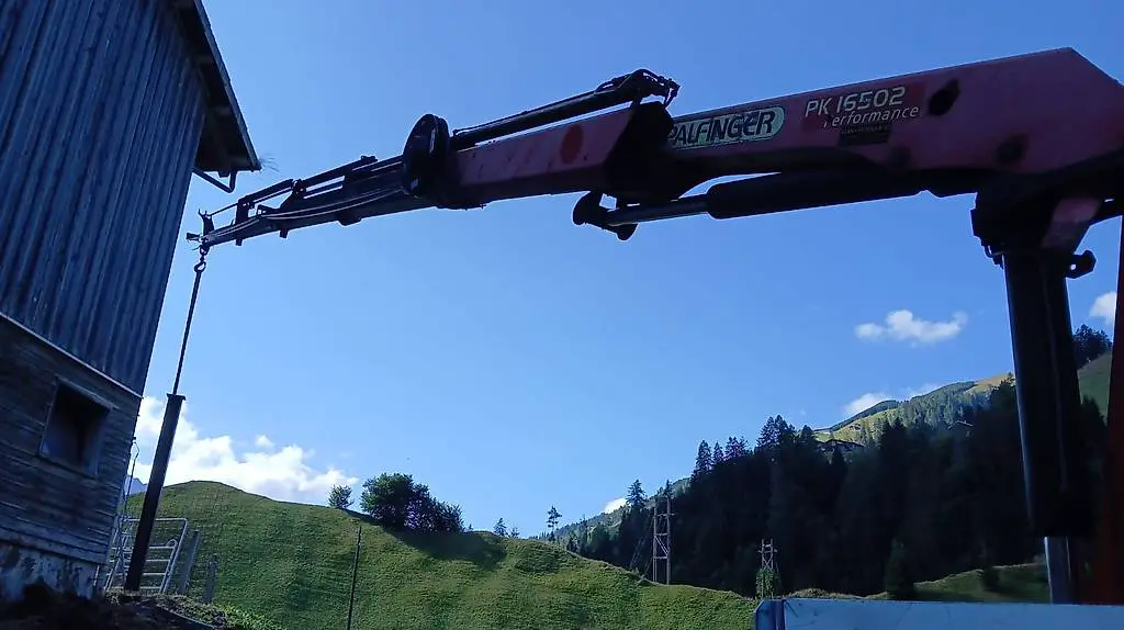 LKW mit Kran Palfinger 40km/h Plombiert Gewerblich weiss