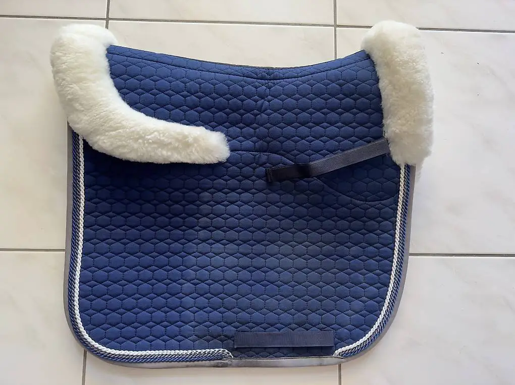 Mattes Dressurschabracke