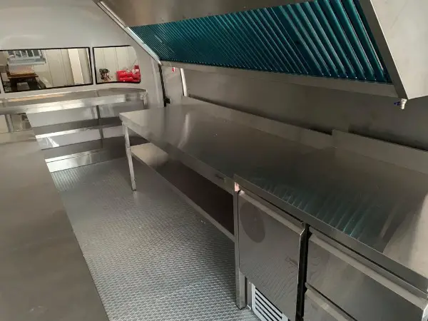 Moderner Imbissanhänger Foodtruck zu verkaufen- NEU