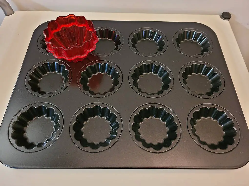 Backblech Knusper Chüechli mit Ausstecher Betty Bossi