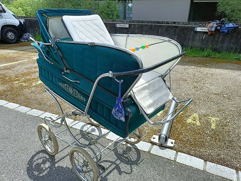 Alter Kinderwagen