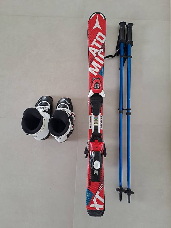 Skiausrüstung Kind Ski Skischuhe Skistöcke