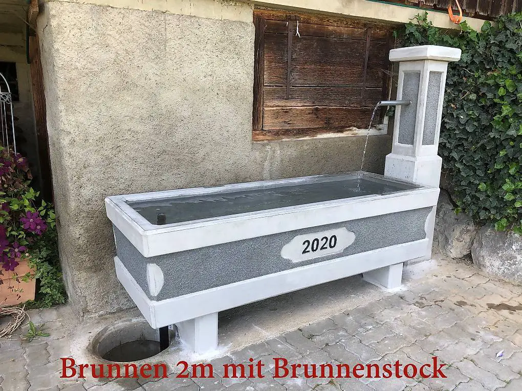Brunnentrog mit Brunnenstock