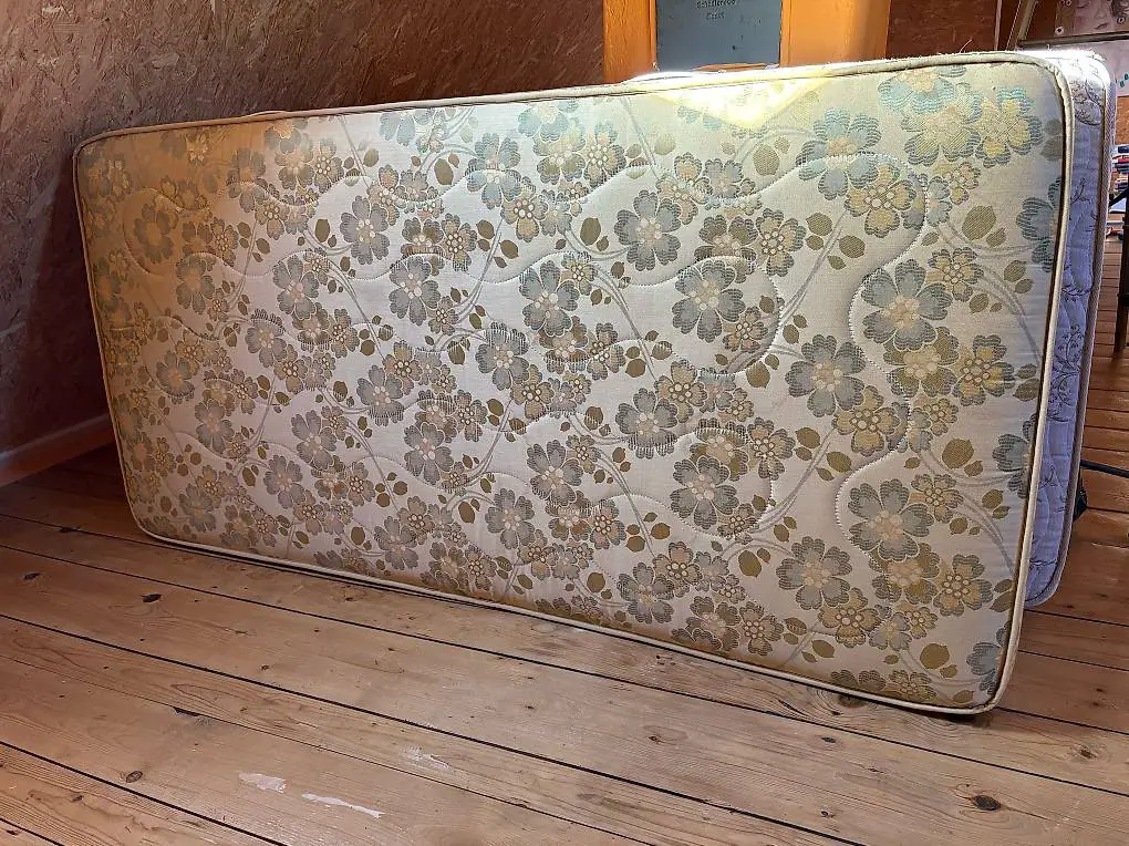 2 Matratzen kaum gebraucht