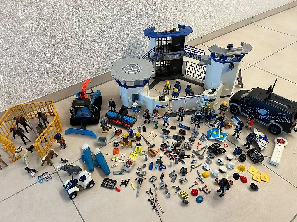 Playmobil Polizeistation mit viel Zubehör