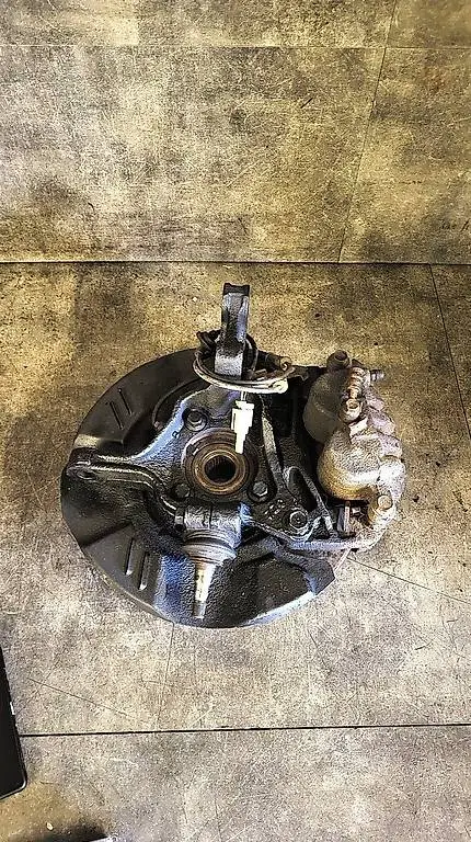 Achsschenkel vorne rechts Subaru