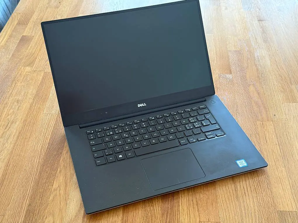 dell xps 15 9560 intel i7-7700hq, gtx 1050, ssd, 16gb ram