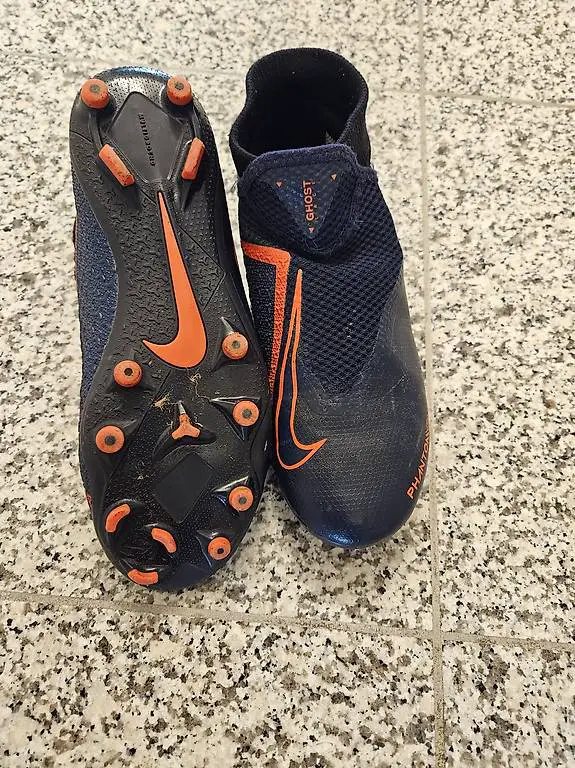 Nike Phantom Ghost Fussballschuhe Gr. 40