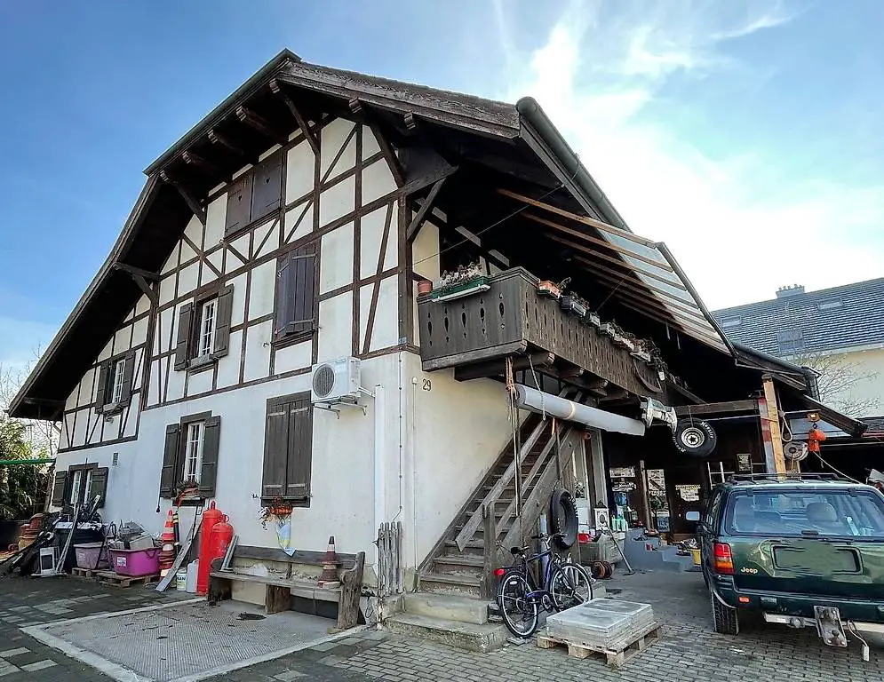 Haus mit Autowerkstatt, Lagerraum, Carport