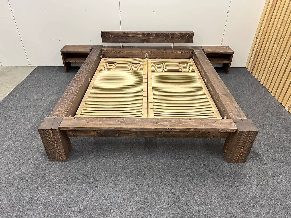Balkenbett Massivholz 160x200 cm mit 2 Nachttischen