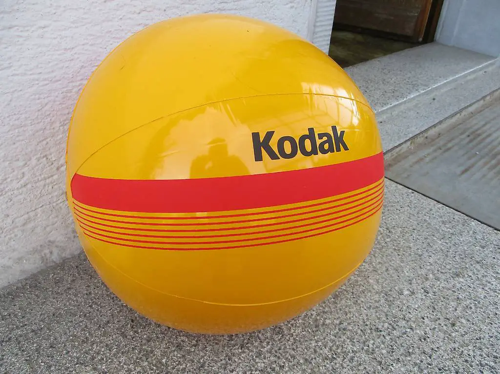 Aufblasbarer Wasserball KODAK 80er - Retro-Hit Schwimmbad