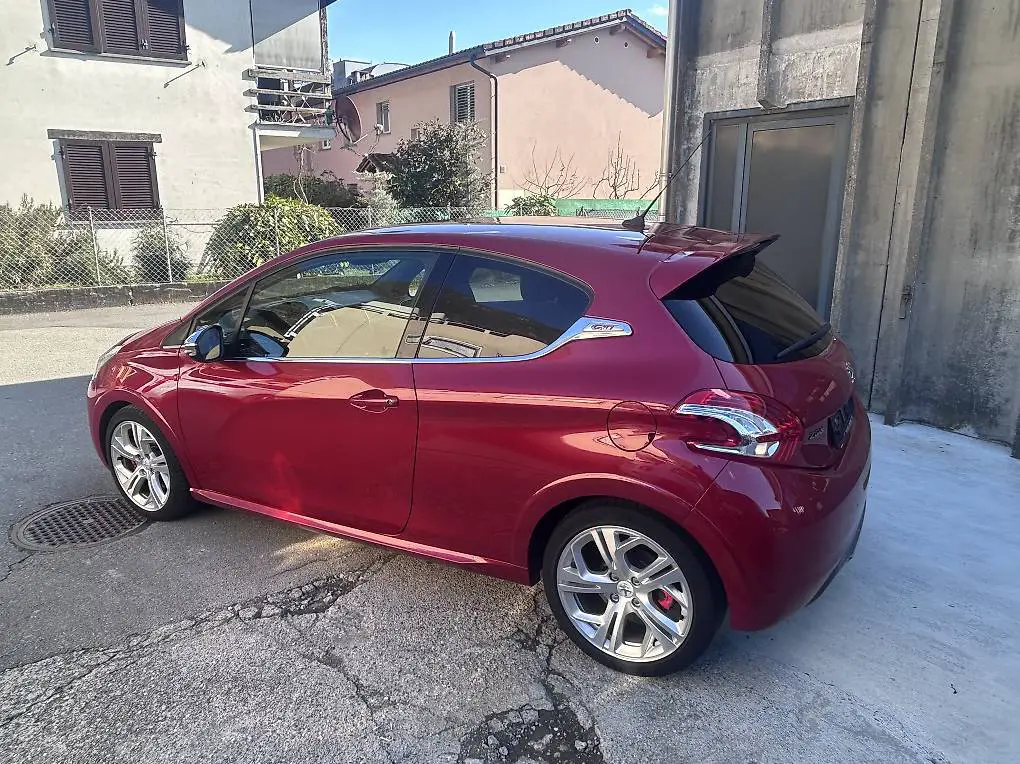 Peugeot 208 1.6 Turbo