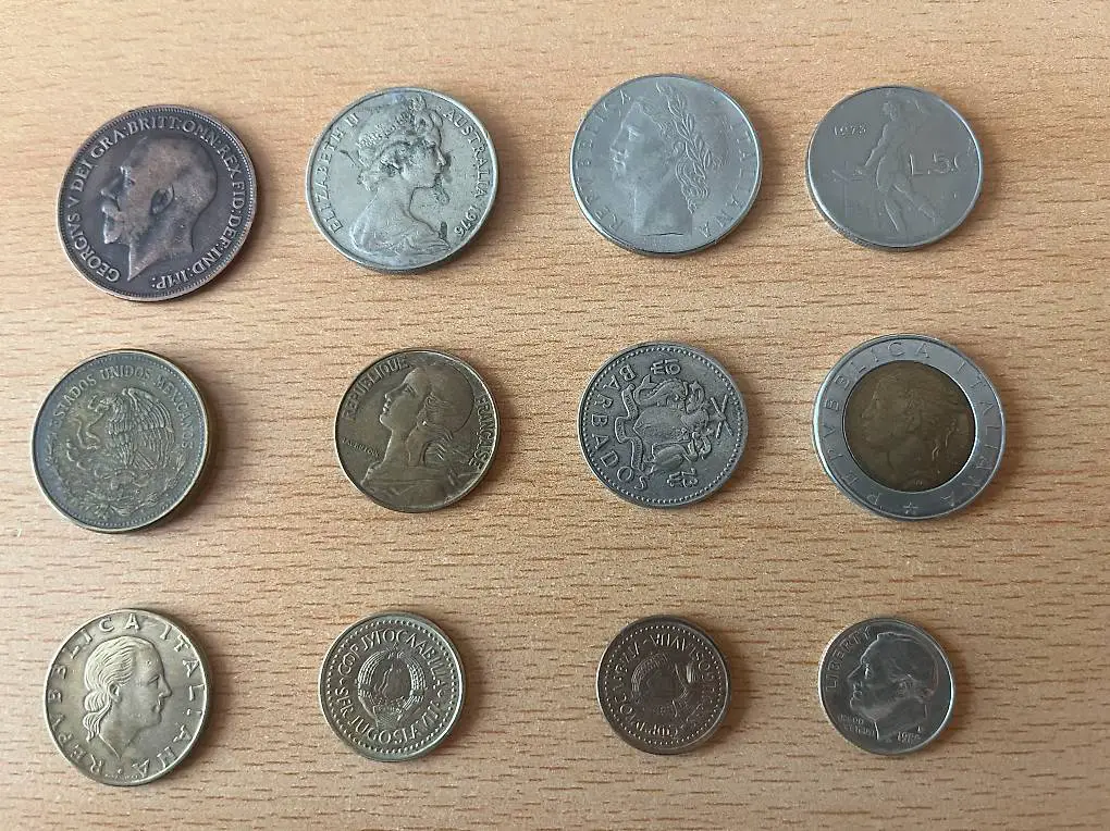 12 verschiedene Münzen