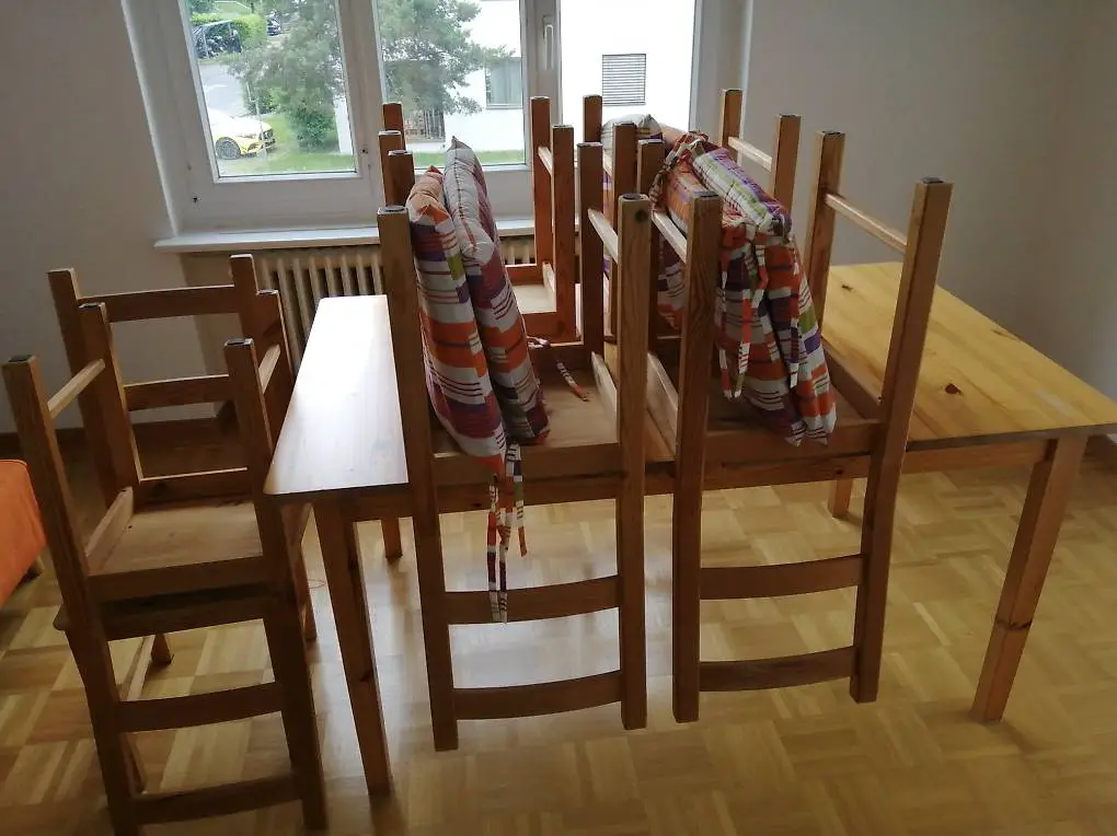 ikea tisch, 6 stühle und 6 kissen - gratis