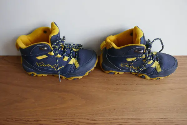 Gelb-blaue Wanderschuhe, Gr. 31