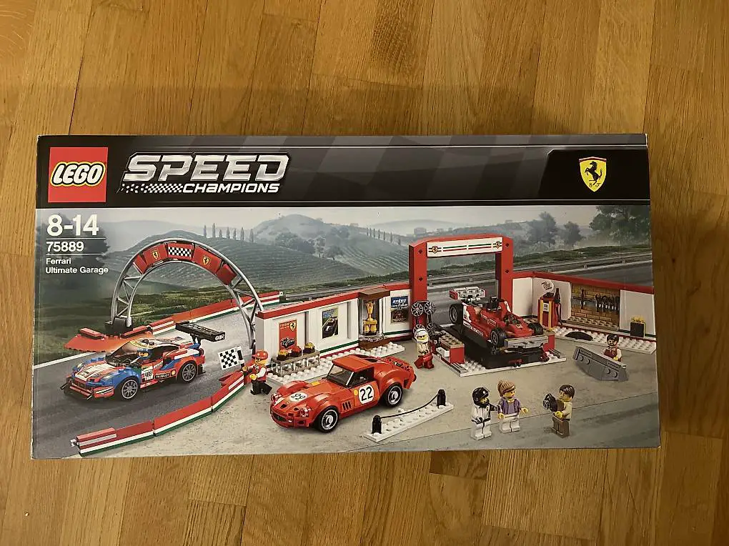 LEGO Speed Champions 75889 Ferrari Garage 250 GTO & 488 GT