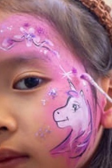 Kinderschminken und Glitzerbar mit kinder-event.ch