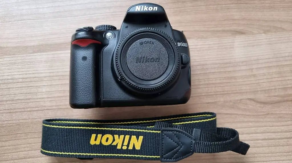 Macchina fotografica NIKON D5000