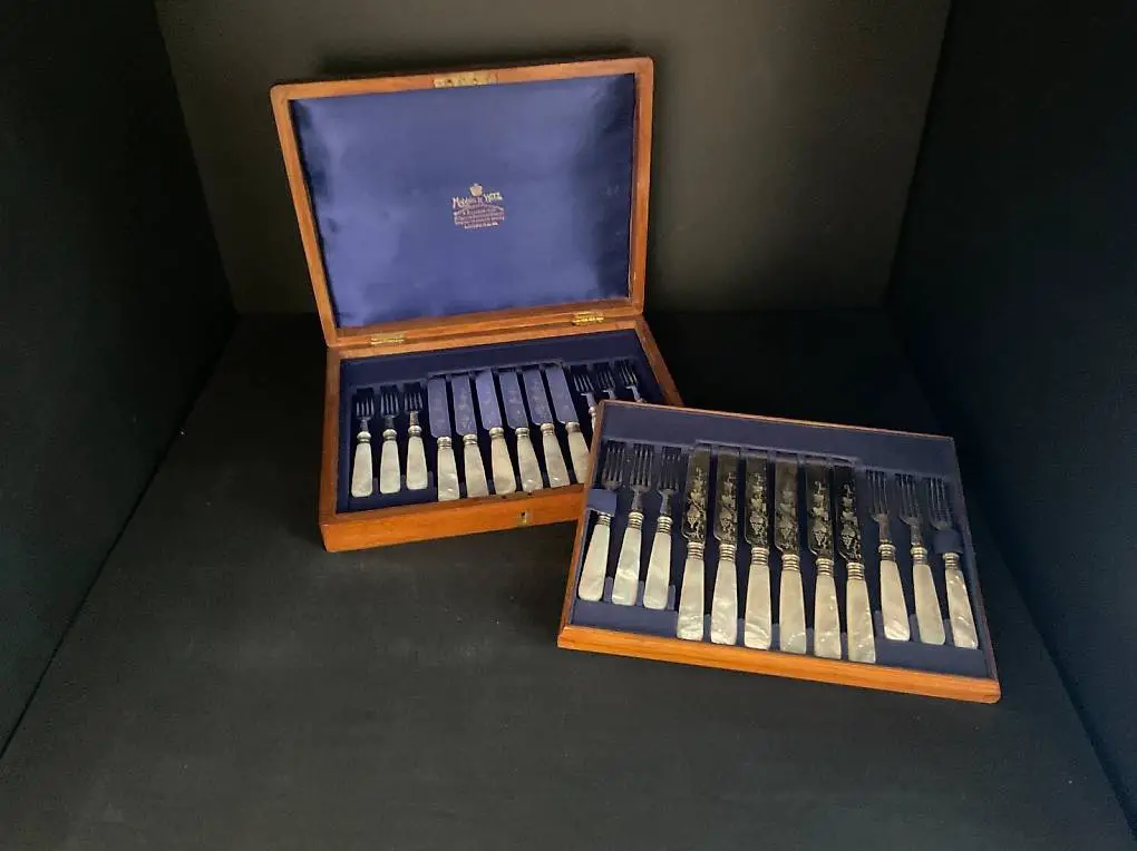 Antikes Dessert-Besteck Perlmutt