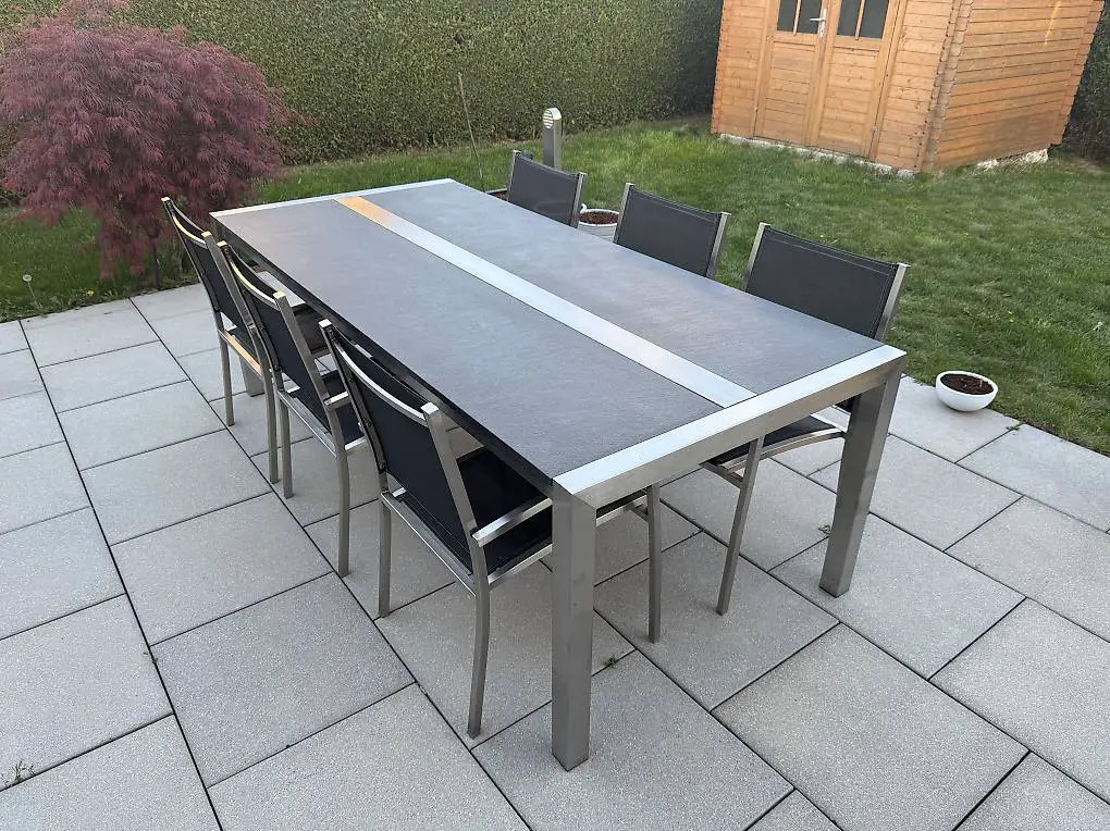 Granit Gartentisch mit Chromstahlgestell und Gartenstühle