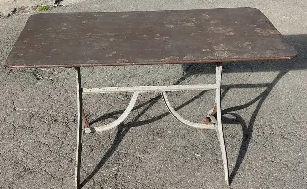  Grosser Jugendstil Metall Gartentisch braun tiefergelegt