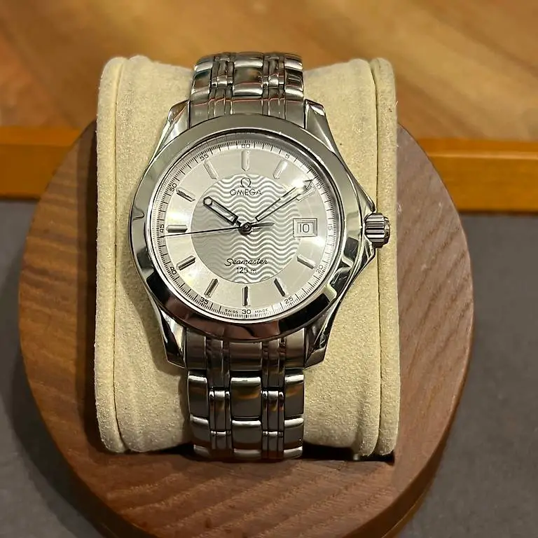 Omega Seamaster Quartz Date 2501.31