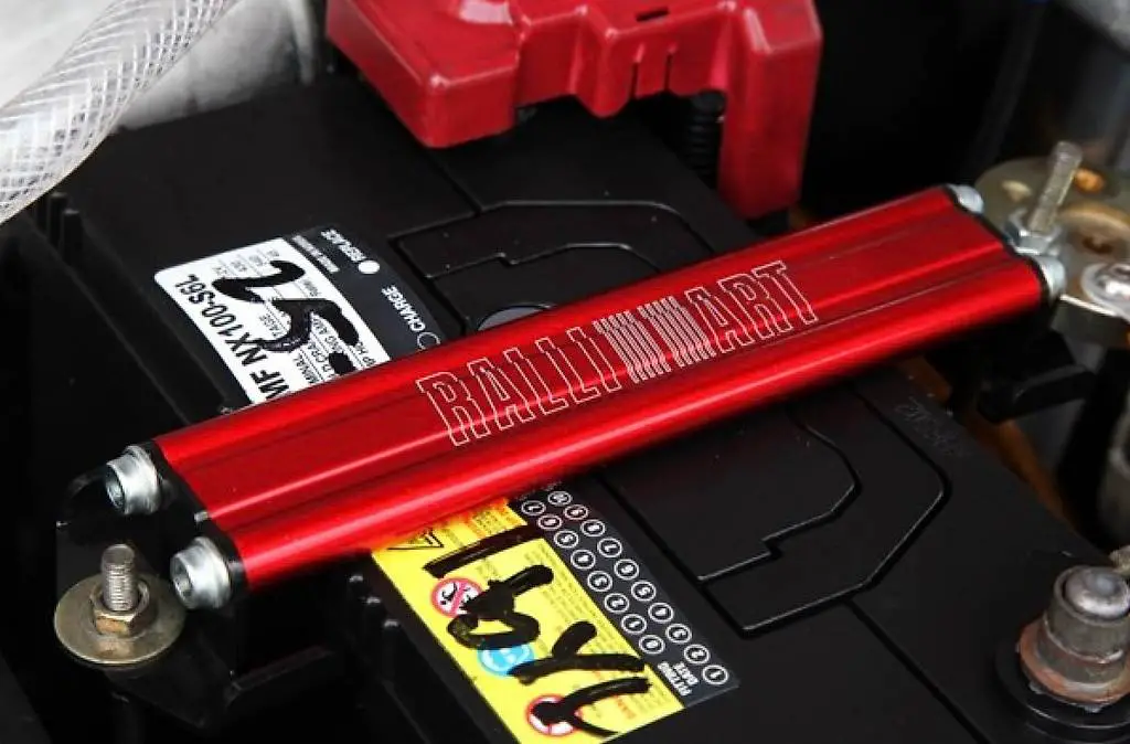 Mitsubishi Ralliart Batteriehalterung Autobatterie