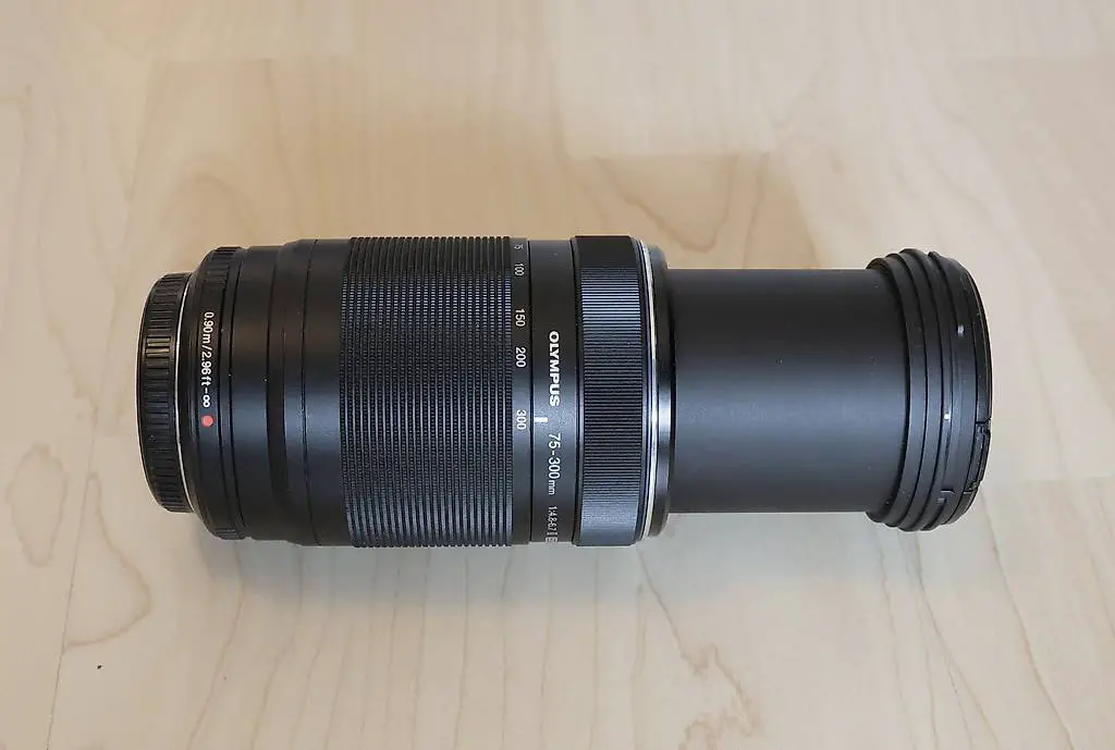 Olympus ED 75-300mm f/4.8-6.7 II