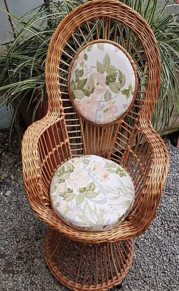 süsser alter Kinder - / Puppen Korbstuhl