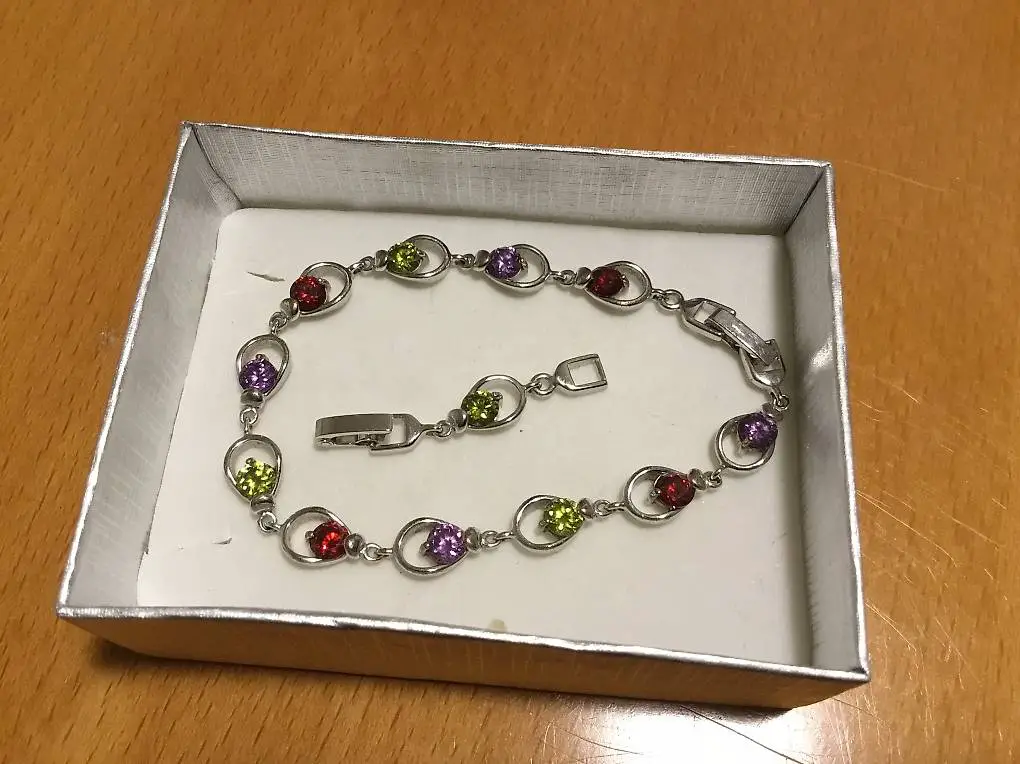 Armkette aus Edelstahl mit farbigen Kristallen