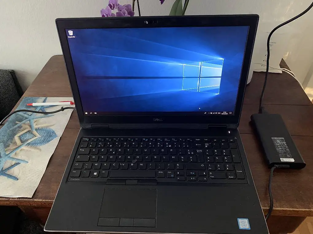 Laptop mit Tastatur Französisch