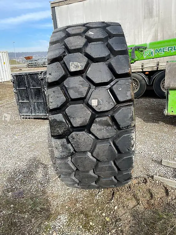  Pneulader pneu mit felge neuwertig grosse 26.5 R25 26.5-25