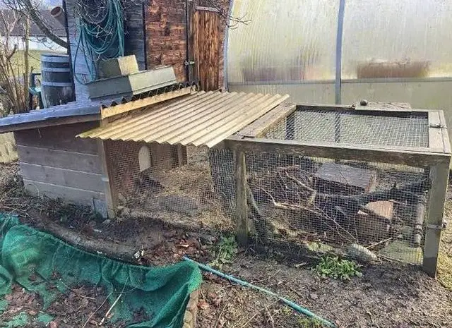 Kleintierstall mit Auslauf zu verkaufen