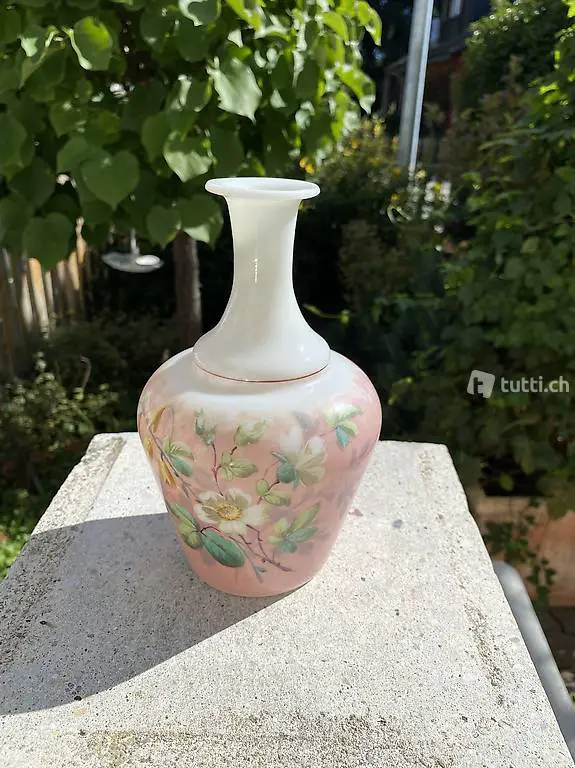 Midcentury Opalvase altrosa und floraler Dekor
