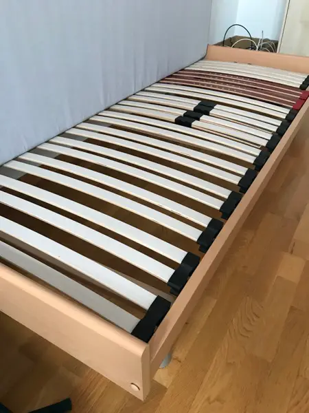 Bett inkl. Matratze abzugeben