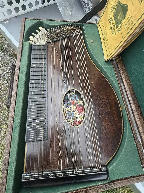 Alte Harfe / Zitter zum restaurieren