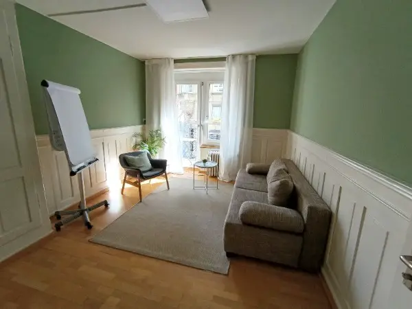 Helle schöne Praxis im Seefeld zur Untermiete