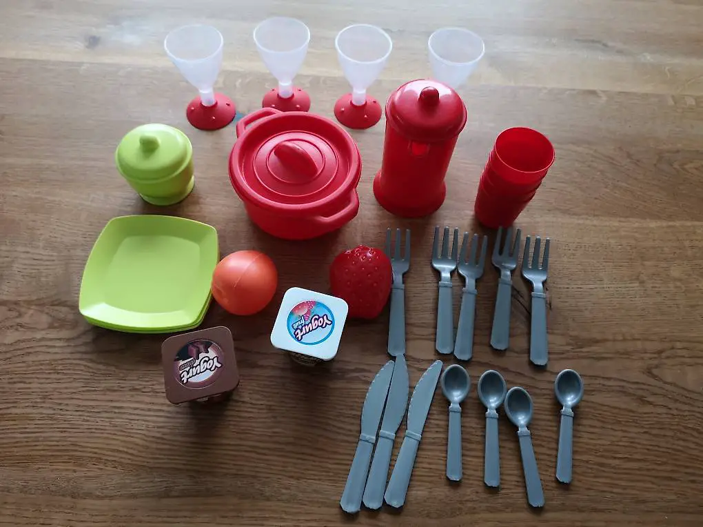 Plastik-Geschirr-Spielzeug