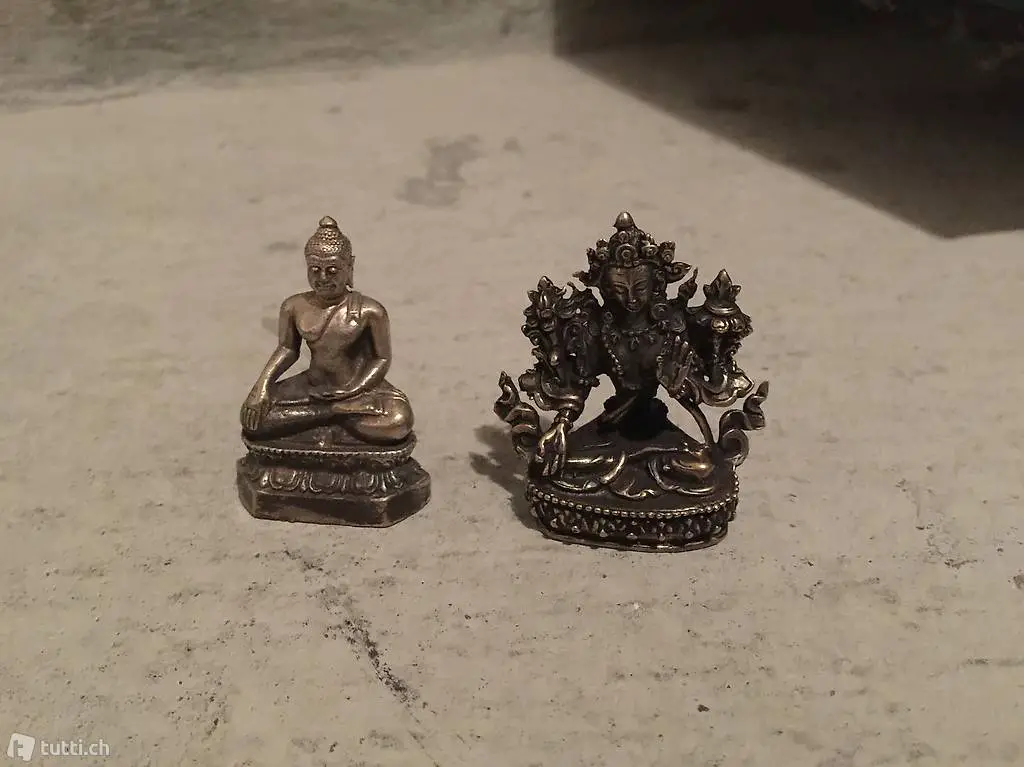 Buddha und Tara Statuen