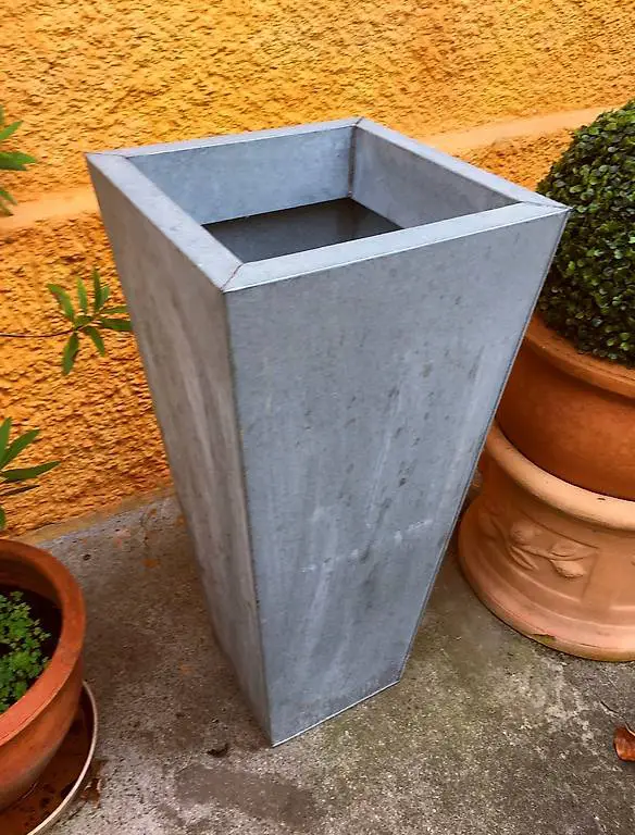 Übertopf aus Metall