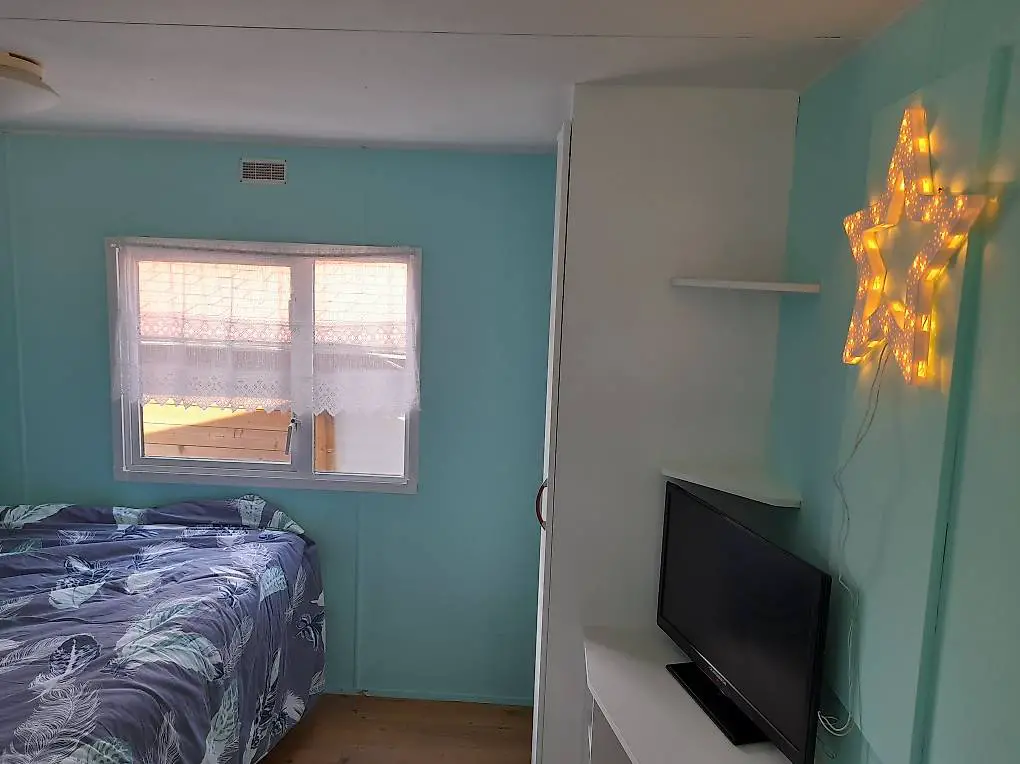 Tiny House auf Halbjahres-Campingplatz mit Pool und Spielplatz