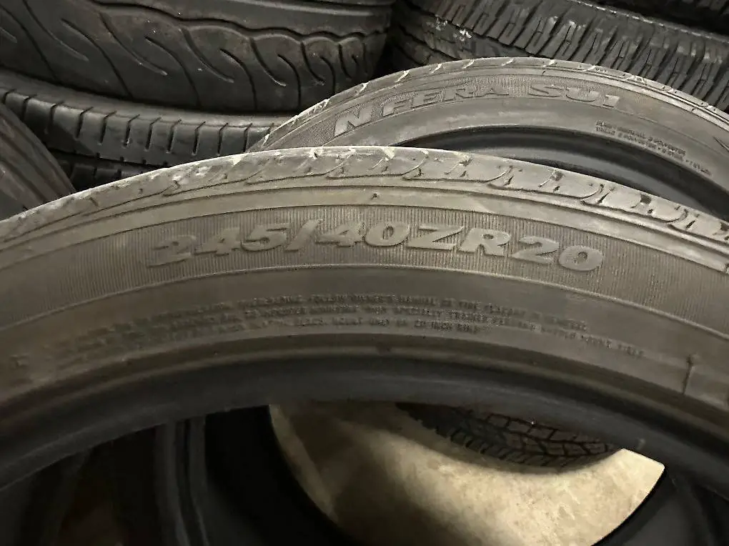 Zwei 245/40-20 Nexen Sommerreifen, 4mm occassion