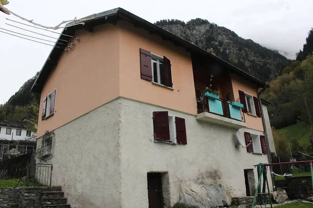 mit Rustico zum Ausbauen / con rustico da riattare