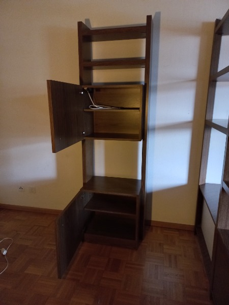 Eck Regal und Schrank mit Licht