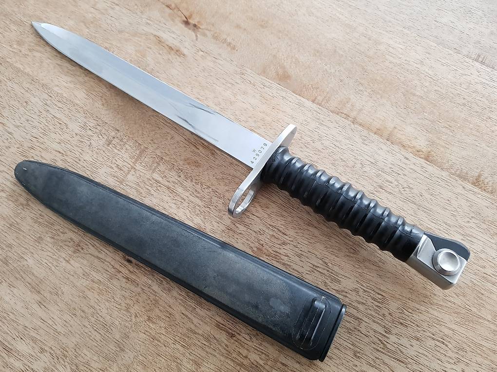 Bajonett mit Scheide zu Stgw. 57 Schweizer Armee