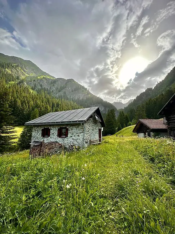 Gemütliches Maiensäss im Parc Ela