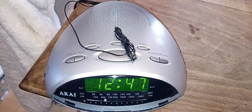 Radiowecker AKAI AR-F360D Neu ungebraucht Originalverpackt